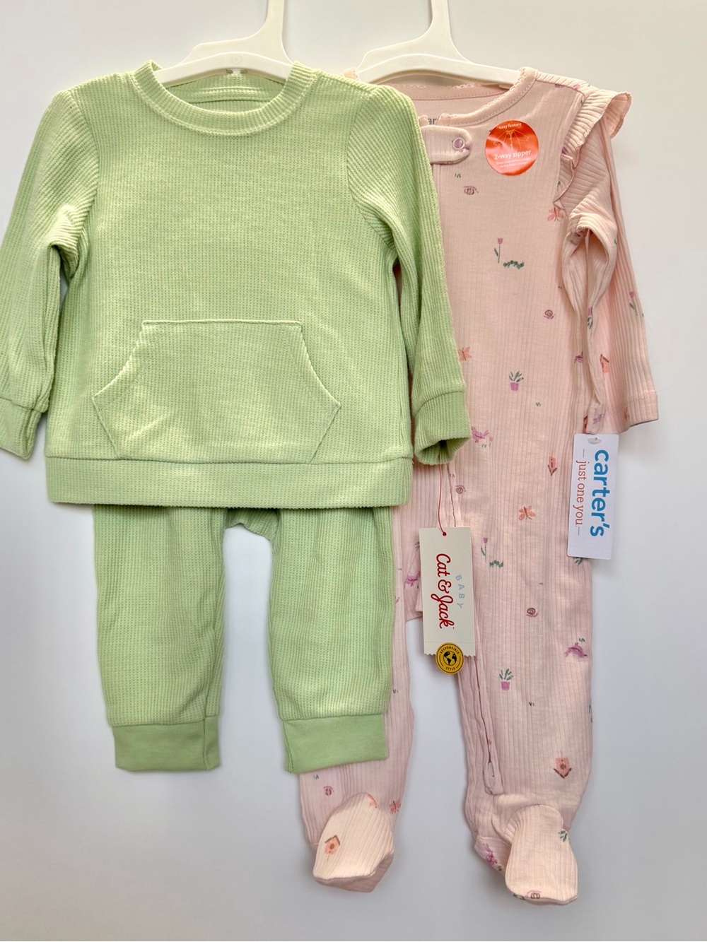 Baby girl 6/9M 3pc bundle | Carter’s pink sleepwear & Cat& Jack green outfit NWT